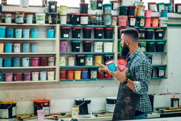 sietotlac pracovnik vybera farbu sietotlac pracovnik vybera farbu